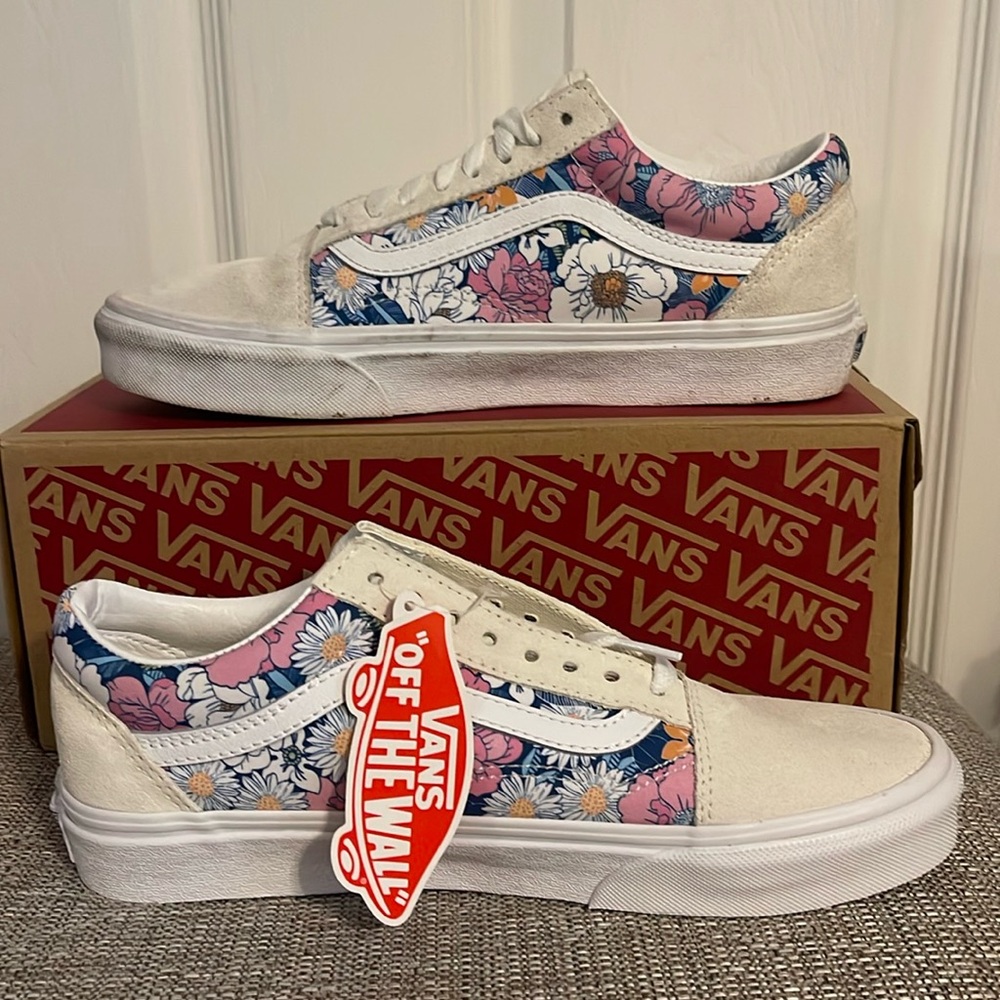 EUC in box old skool retro floral woman’s size 9.5